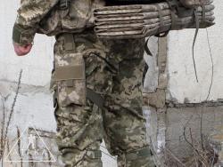 Маленький подсумок позволяет плотно упаковать всё необходимое