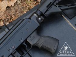 Обрезиненная рукоятка AGR-47 очень удобна  