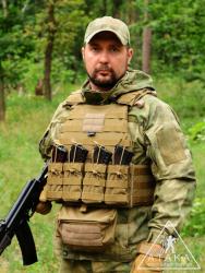 На переднем клапане можно расположить 4 подсумка АК